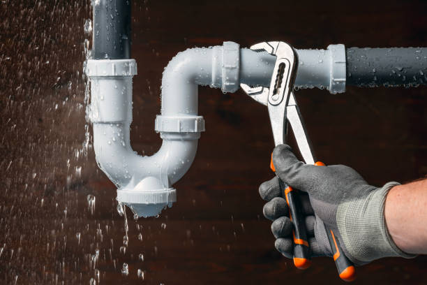 Professional Emergency Plumber technician working in Beulah, ND